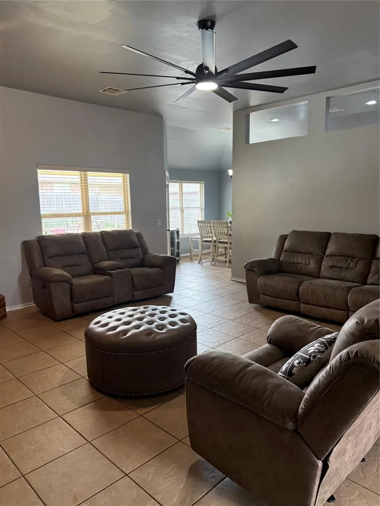 Photo 32 — 1800 Meadow Run Drive, Moore, OK 73160