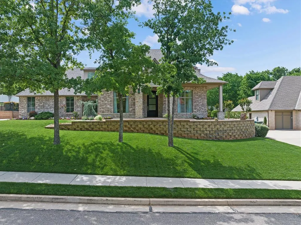 Front exterior — 2801 Woodland Creek Drive, Edmond, OK 73034