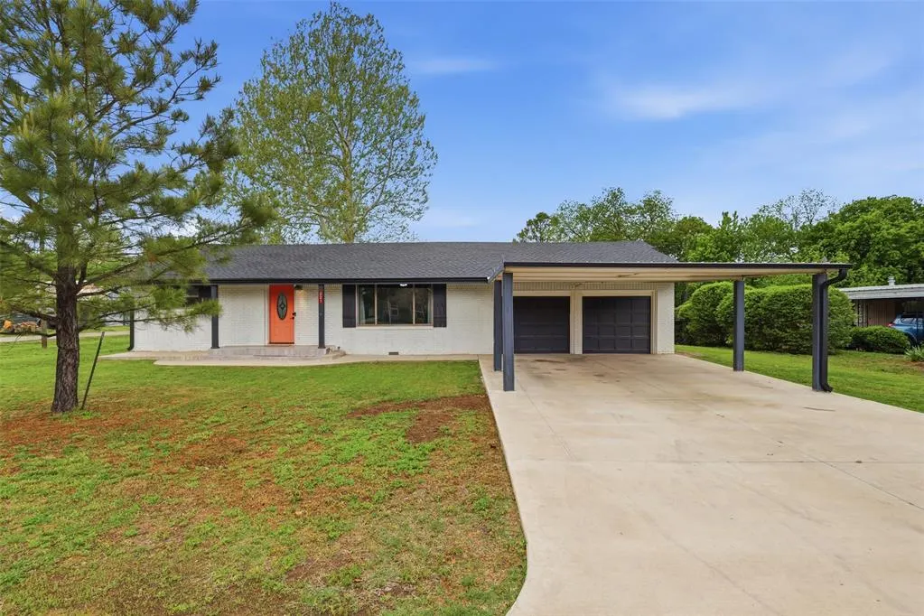 Front exterior — 221 S Pybas Street, Washington, OK 73093