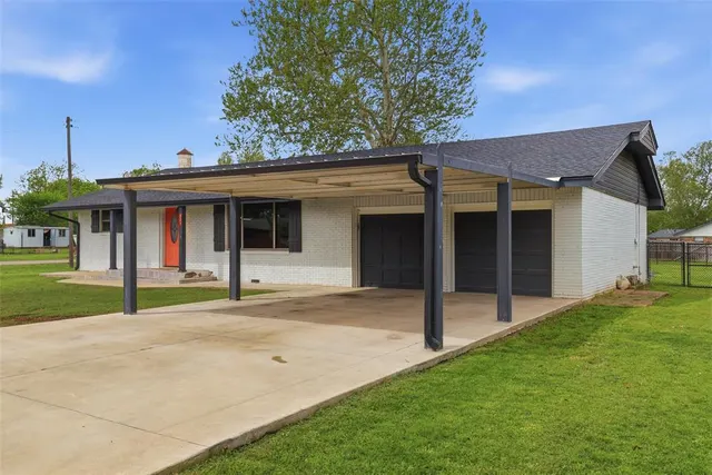 Photo 2 — 221 S Pybas Street, Washington, OK 73093