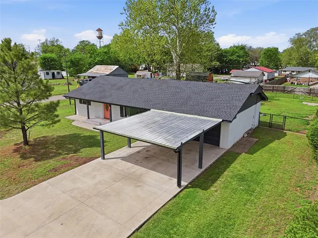 Photo 3 — 221 S Pybas Street, Washington, OK 73093