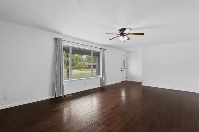 Photo 5 — 221 S Pybas Street, Washington, OK 73093