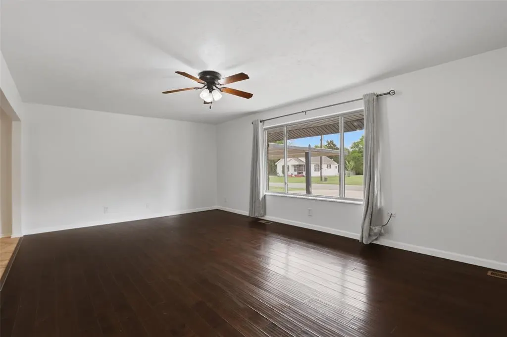 Photo 6 — 221 S Pybas Street, Washington, OK 73093