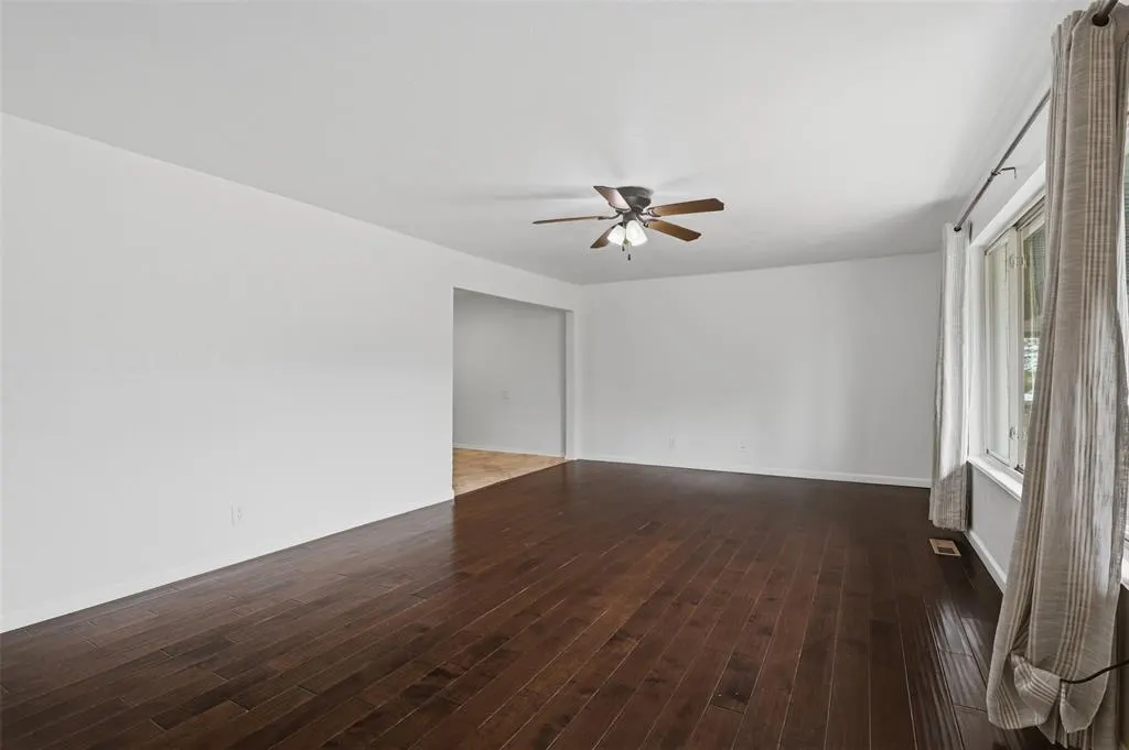 Photo 7 — 221 S Pybas Street, Washington, OK 73093