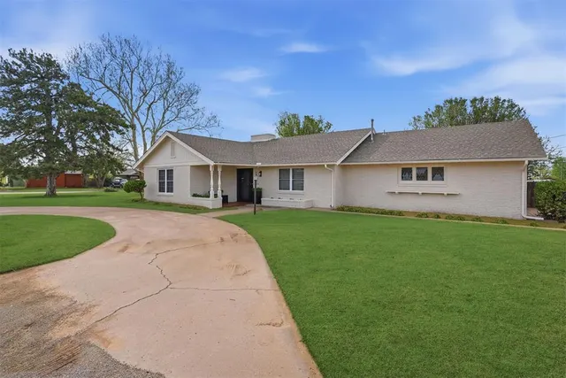 Photo 3 — 400 W Elm Street, Hobart, OK 73651