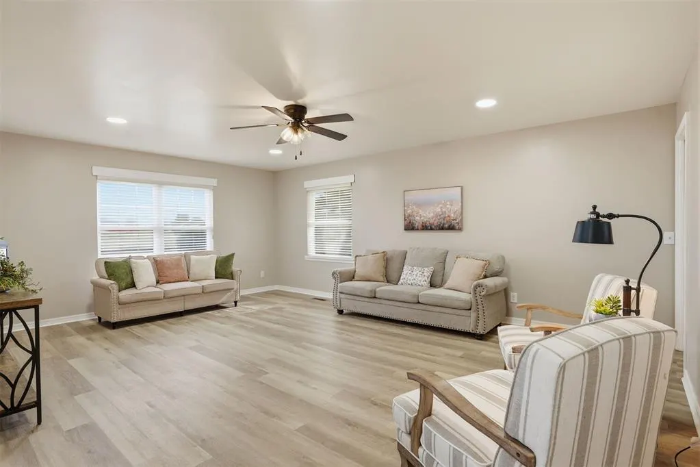 Photo 7 — 400 W Elm Street, Hobart, OK 73651