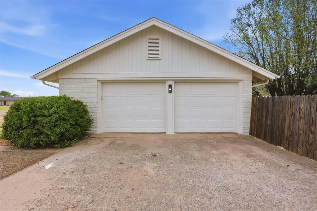 Photo 28 — 400 W Elm Street, Hobart, OK 73651