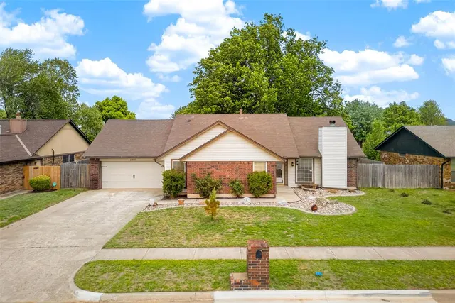 Front exterior — 10545 Lou Anna Place, Midwest City, OK 73130