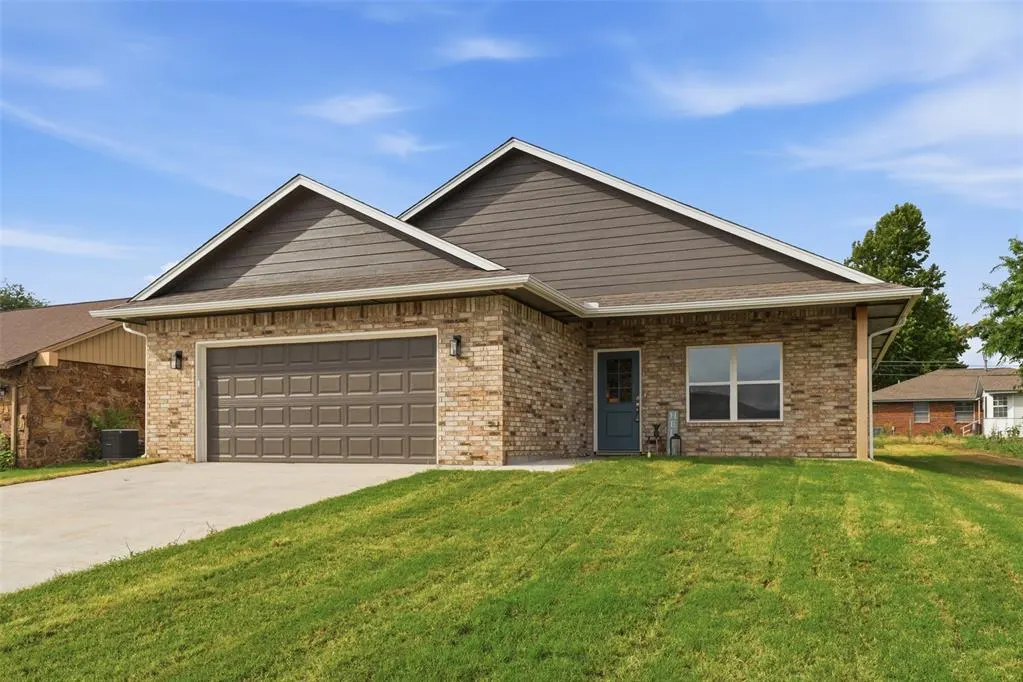 Photo 2 — 114 Sooner Drive, Stroud, OK 74079