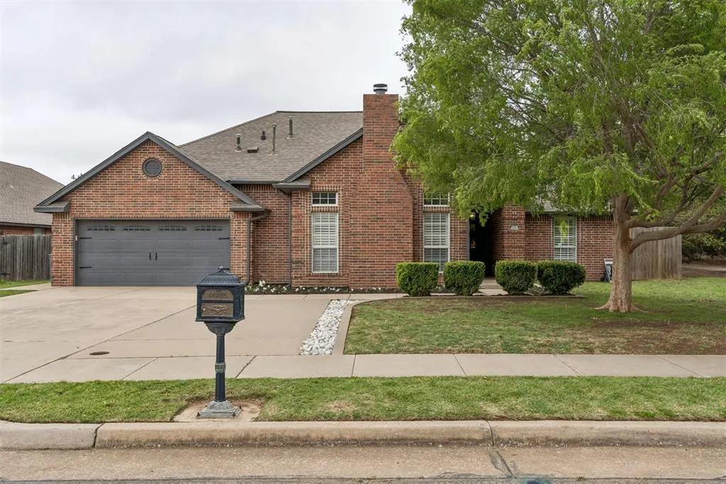 Photo 3 — 501 Sparrow Hawk, Edmond, OK 73003