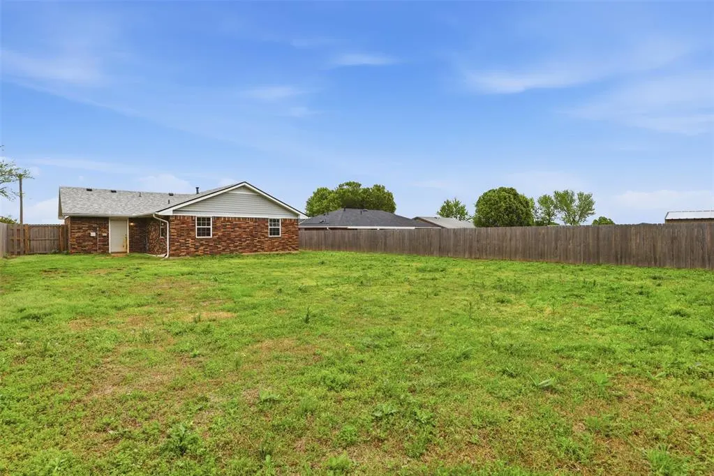 Photo 23 — 2313 8th Street, Prague, OK 74864