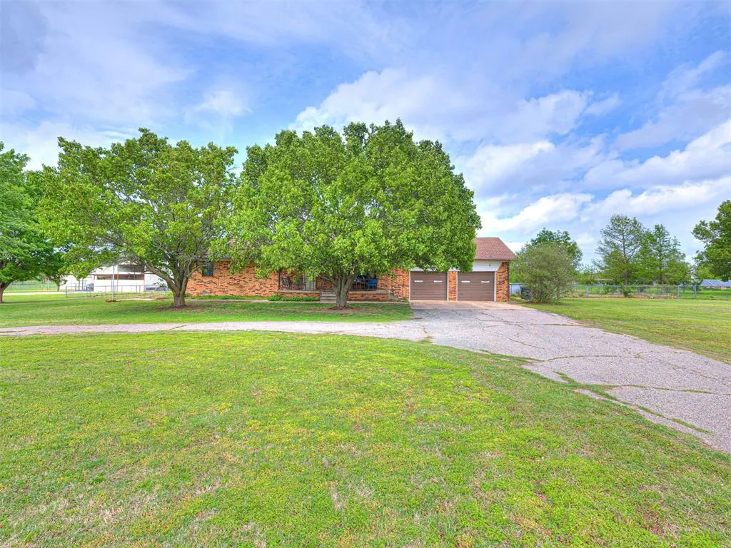 Photo 3 — 43302 Hazel Dell Road, Meeker, OK 74855