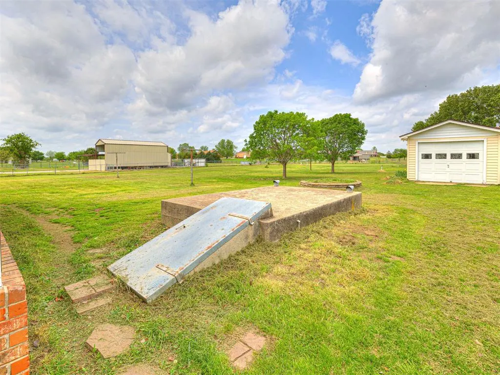 Photo 37 — 43302 Hazel Dell Road, Meeker, OK 74855