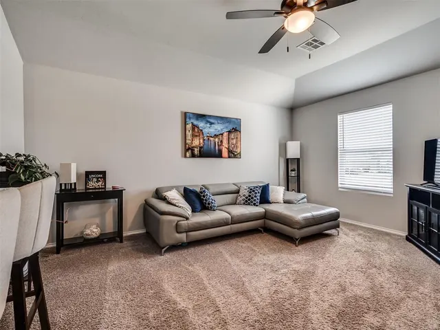 Photo 2 — 4320 Siena Ridge Boulevard, Mustang, OK 73179