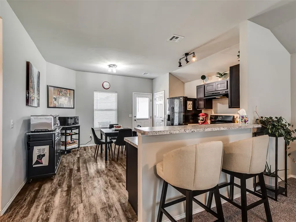 Photo 5 — 4320 Siena Ridge Boulevard, Mustang, OK 73179
