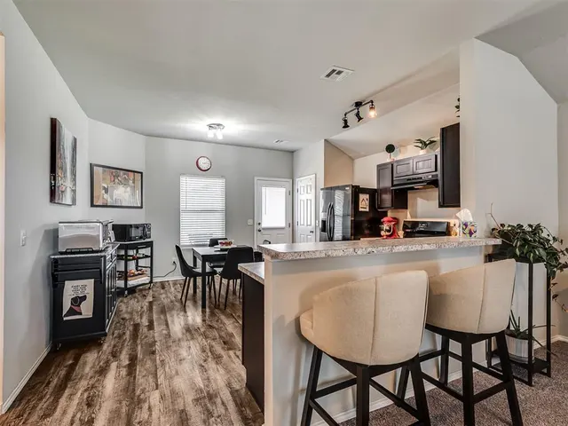Photo 5 — 4320 Siena Ridge Boulevard, Mustang, OK 73179