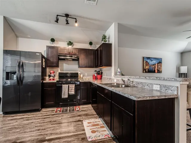 Photo 6 — 4320 Siena Ridge Boulevard, Mustang, OK 73179
