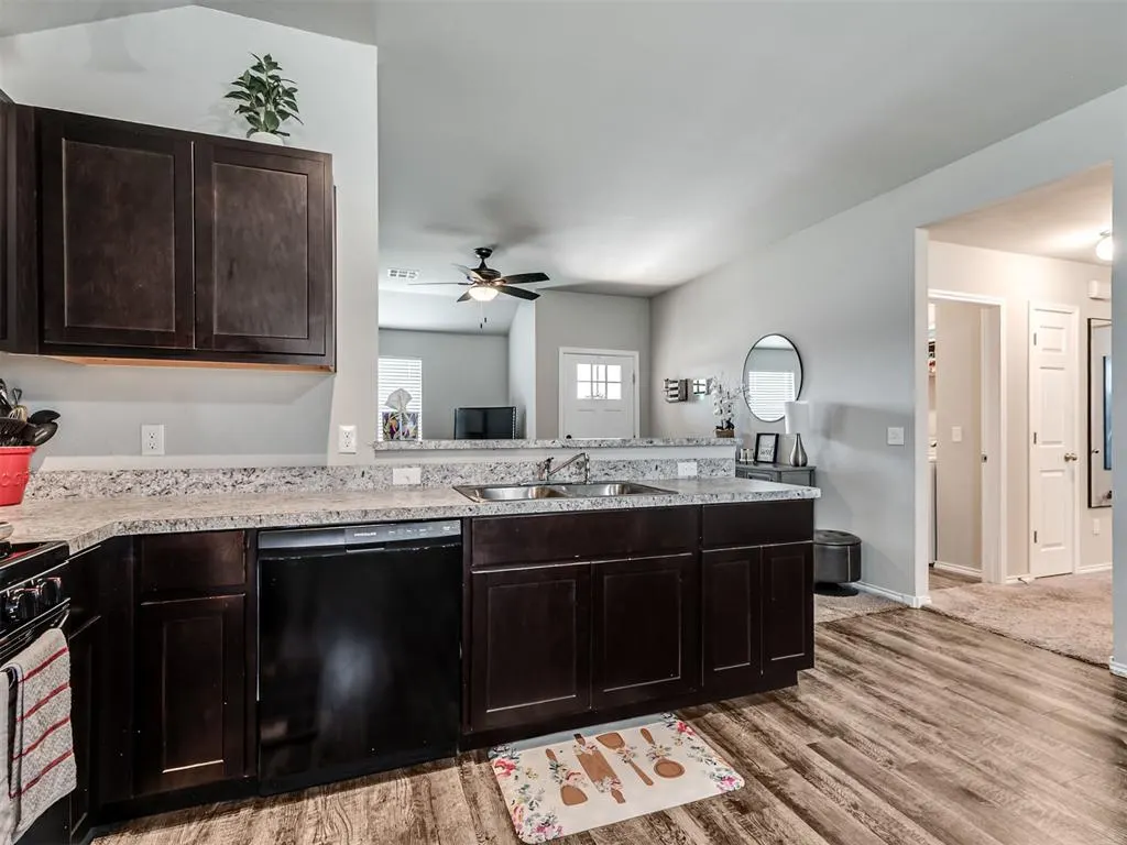 Photo 8 — 4320 Siena Ridge Boulevard, Mustang, OK 73179