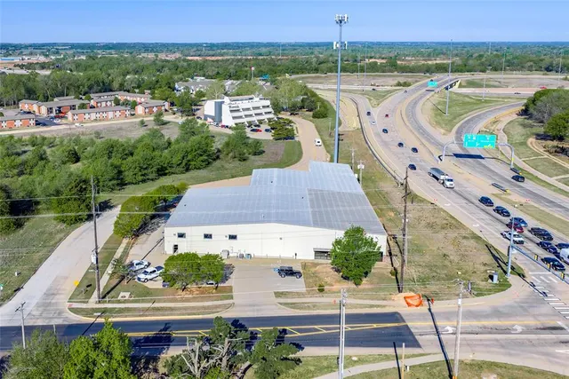 Photo 4 — 2451 Van Buren Street, Norman, OK 73072
