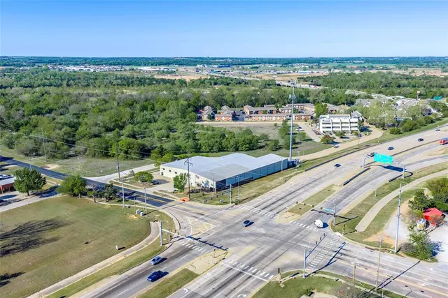 Photo 6 — 2451 Van Buren Street, Norman, OK 73072
