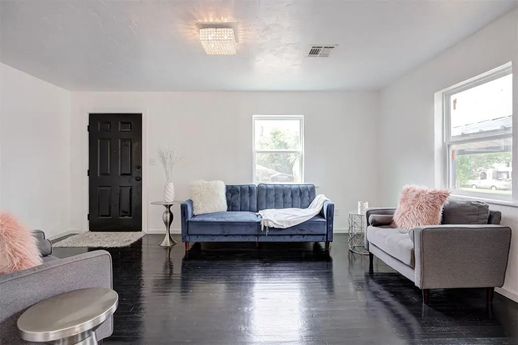 Photo 7 — 3041 W Eubanks Street, Oklahoma City, OK 73112