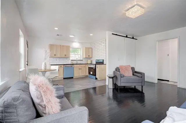 Photo 8 — 3041 W Eubanks Street, Oklahoma City, OK 73112