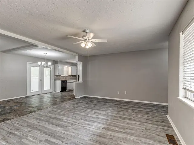 Photo 6 — 2013 Hardy Drive, Edmond, OK 73013