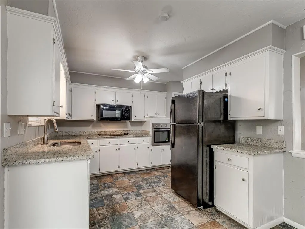 Photo 11 — 2013 Hardy Drive, Edmond, OK 73013