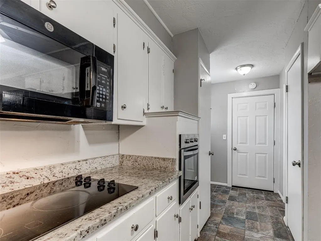 Photo 13 — 2013 Hardy Drive, Edmond, OK 73013