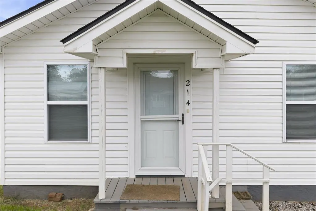 Photo 2 — 214 S Locust Street, Pauls Valley, OK 73075