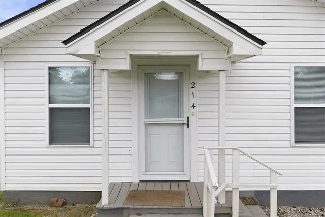 Photo 2 — 214 S Locust Street, Pauls Valley, OK 73075