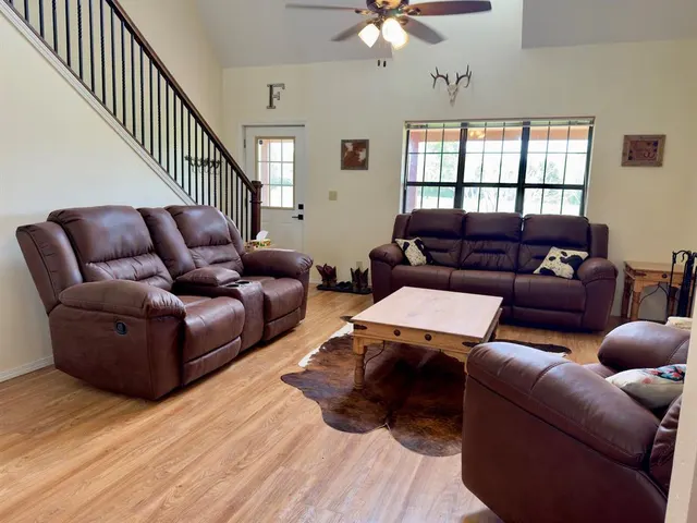 Photo 5 — 812 Valliant Bypass Road, Valliant, OK 74764