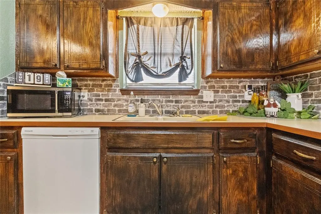 Photo 5 — 920 N Elm Street, Weatherford, OK 73096