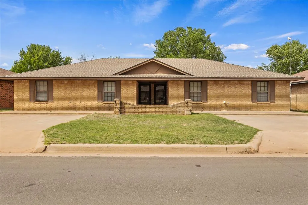 Front exterior — 2113 Lynn Lane, Weatherford, OK 73096
