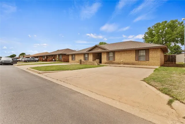 Photo 2 — 2113 Lynn Lane, Weatherford, OK 73096