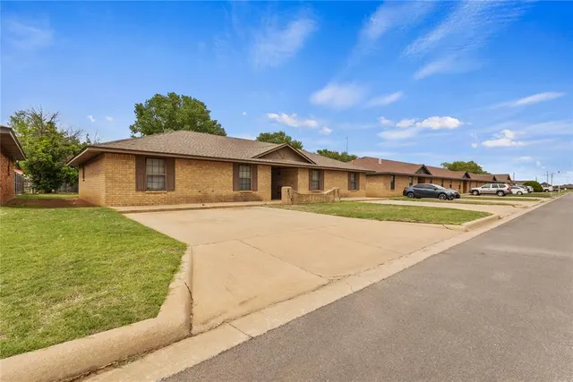 Photo 3 — 2113 Lynn Lane, Weatherford, OK 73096