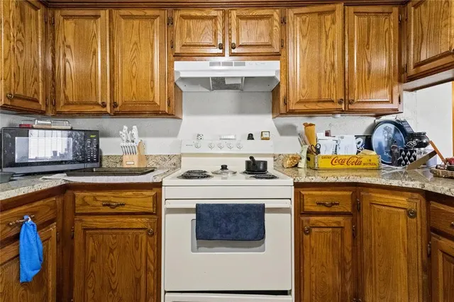 Photo 5 — 2113 Lynn Lane, Weatherford, OK 73096