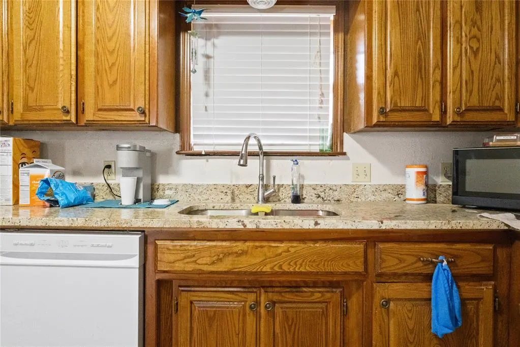 Photo 6 — 2113 Lynn Lane, Weatherford, OK 73096