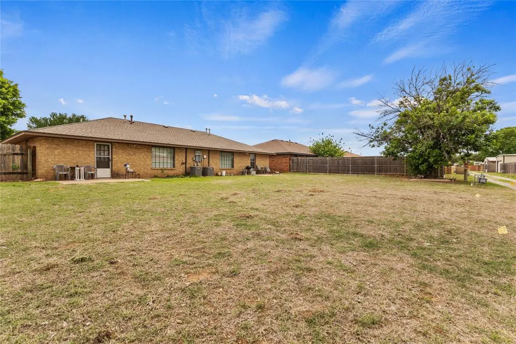 Photo 17 — 2113 Lynn Lane, Weatherford, OK 73096