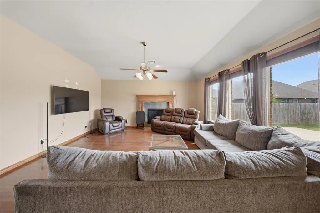 Photo 7 — 2112 SE 9th Street, Moore, OK 73160