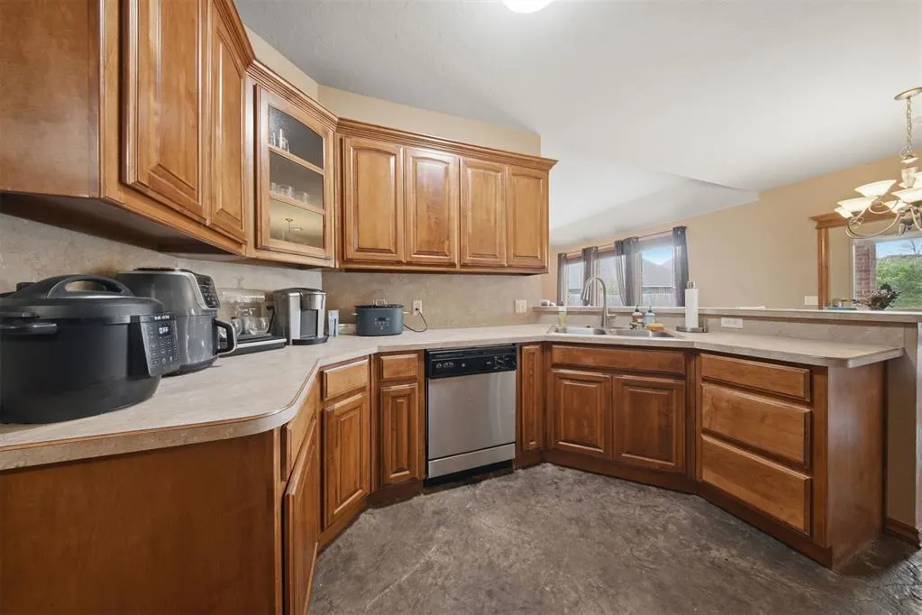 Photo 10 — 2112 SE 9th Street, Moore, OK 73160