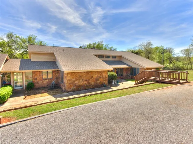 Photo 2 — 4120 W Washington Avenue, Piedmont, OK 73078