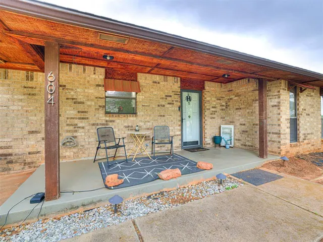 Photo 3 — 604 S Van Buren Avenue, Blanchard, OK 73010
