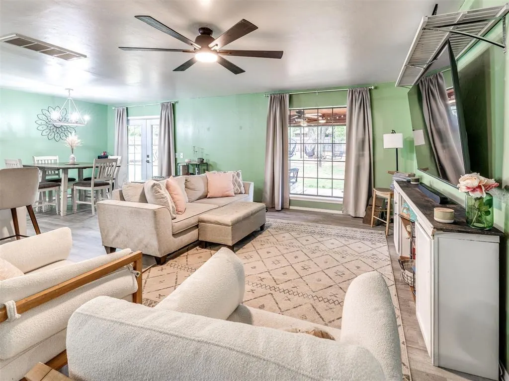 Photo 7 — 604 S Van Buren Avenue, Blanchard, OK 73010