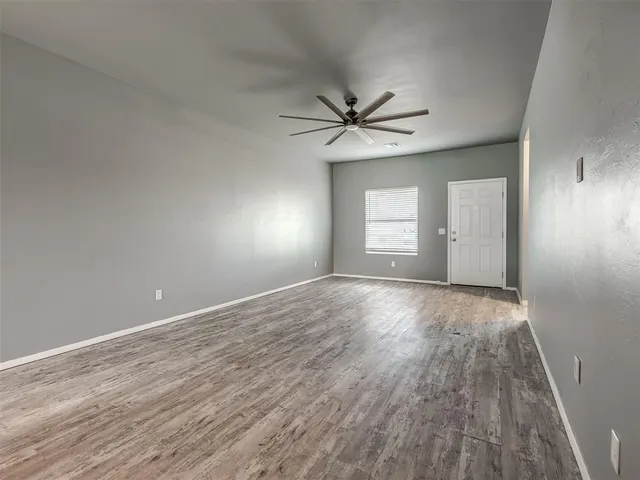 Photo 4 — 7617 Leichter Avenue, Oklahoma City, OK 73132
