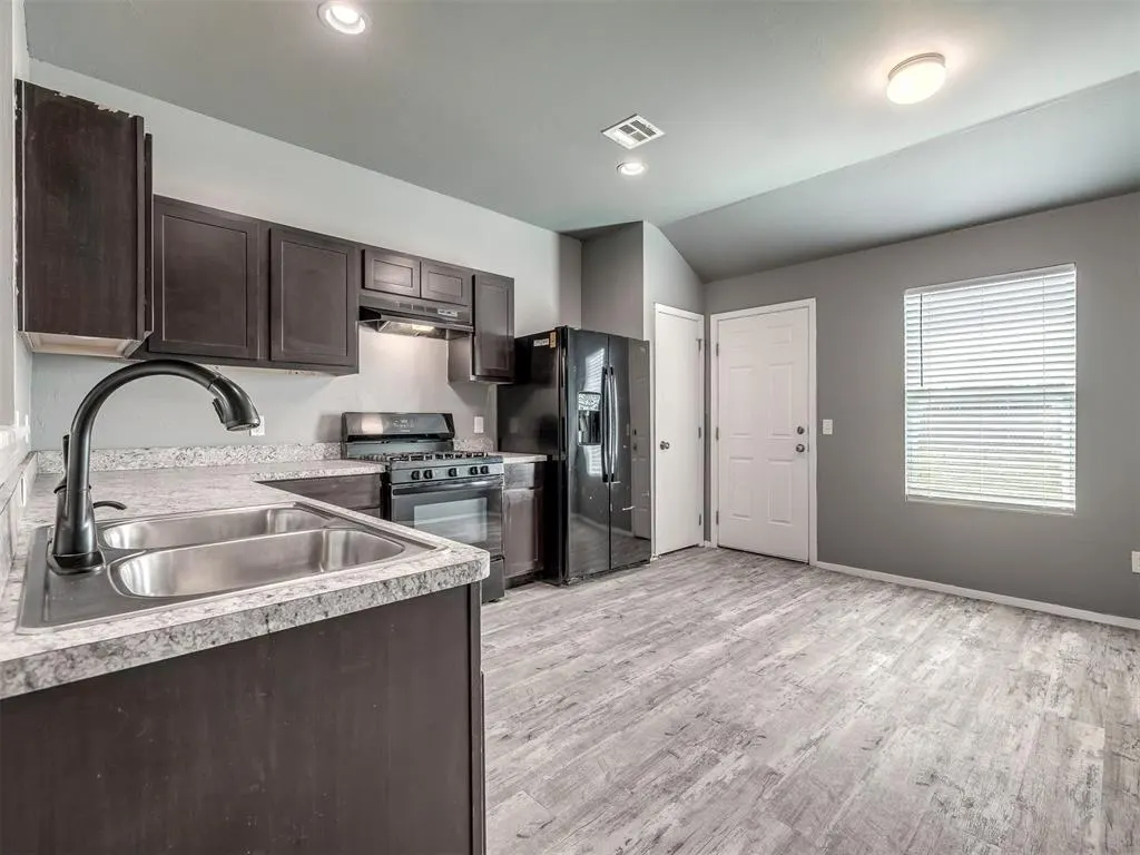 Photo 6 — 7617 Leichter Avenue, Oklahoma City, OK 73132