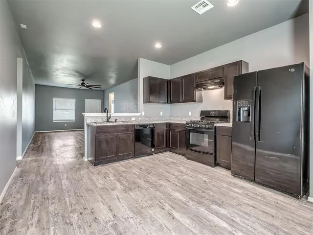 Photo 7 — 7617 Leichter Avenue, Oklahoma City, OK 73132