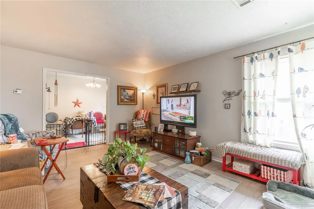 Photo 3 — 124 Barrett Place, Edmond, OK 73003
