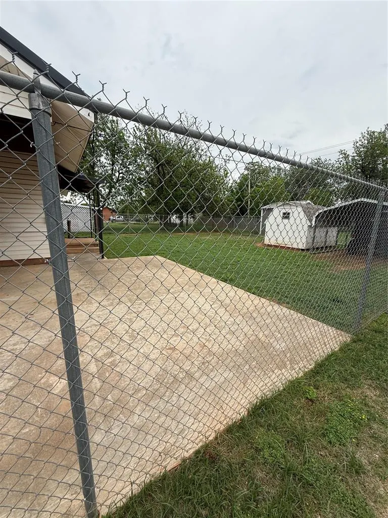 Photo 2 — 916 E A Street, Altus, OK 73521