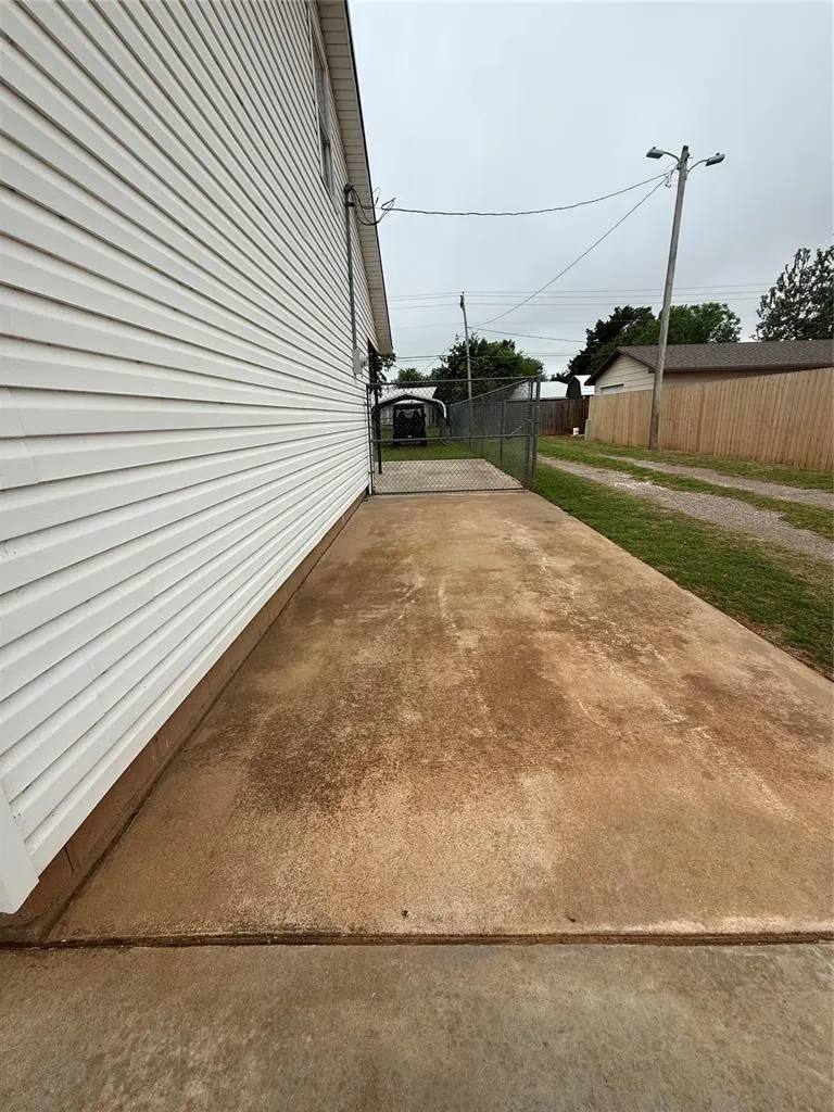 Photo 6 — 916 E A Street, Altus, OK 73521